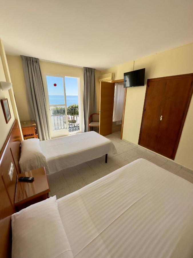 Hotel Cabello توريمولينوس المظهر الخارجي الصورة