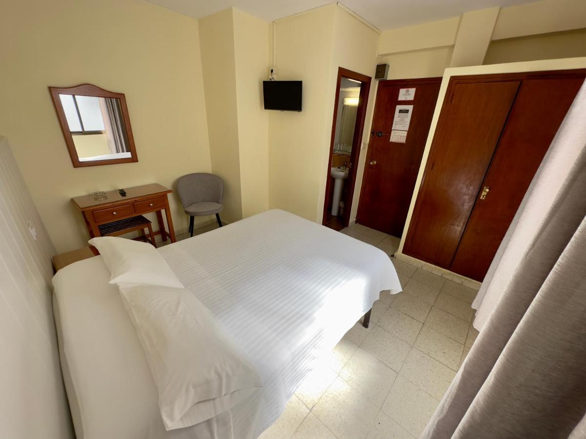 Hotel Cabello توريمولينوس المظهر الخارجي الصورة