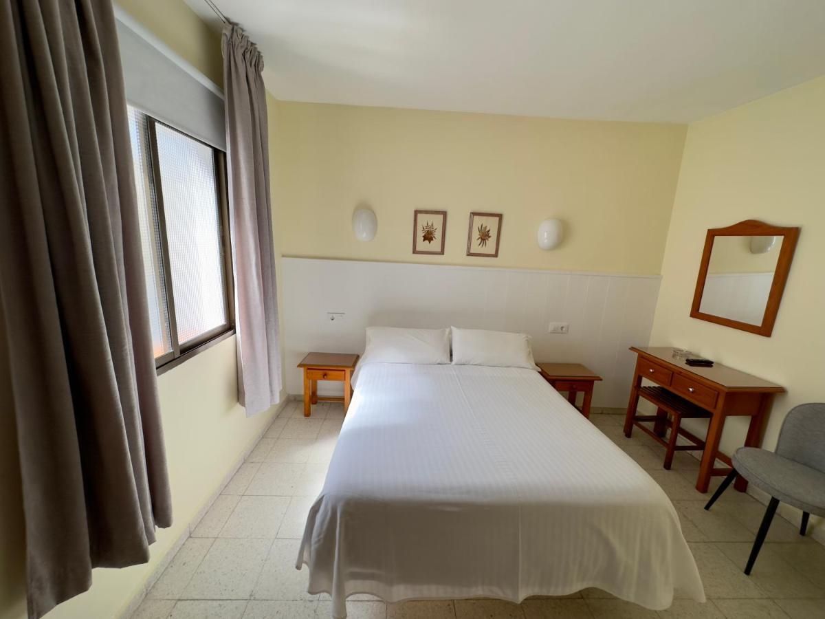 Hotel Cabello توريمولينوس المظهر الخارجي الصورة