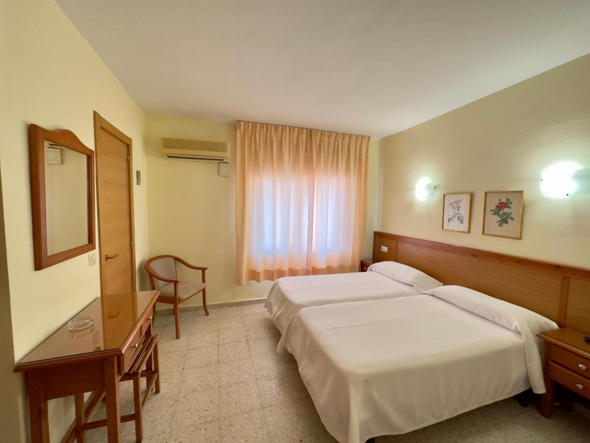 Hotel Cabello توريمولينوس المظهر الخارجي الصورة
