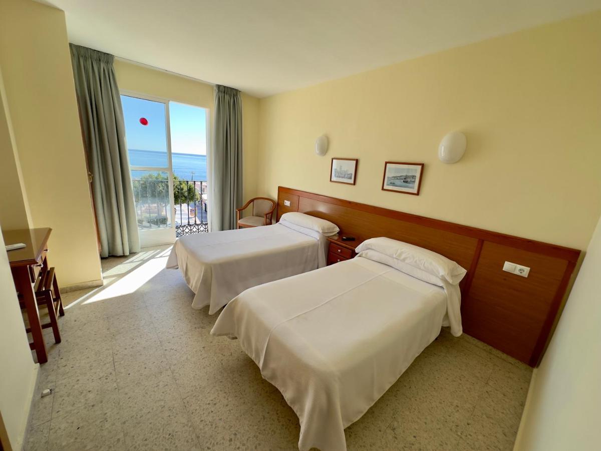 Hotel Cabello توريمولينوس المظهر الخارجي الصورة