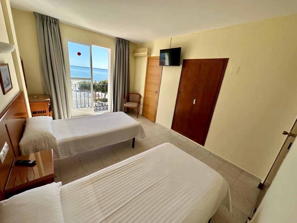 Hotel Cabello توريمولينوس المظهر الخارجي الصورة