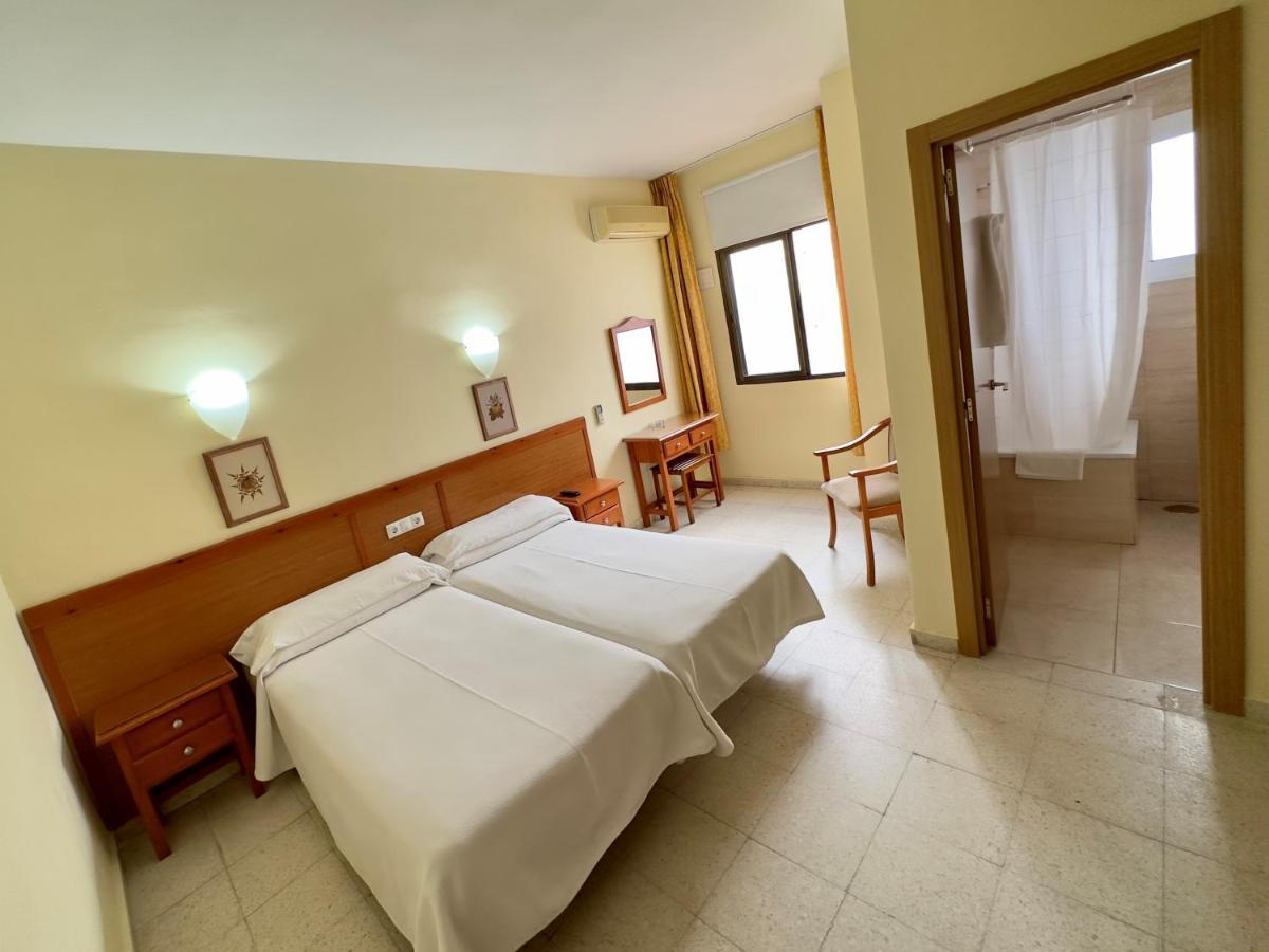 Hotel Cabello توريمولينوس المظهر الخارجي الصورة