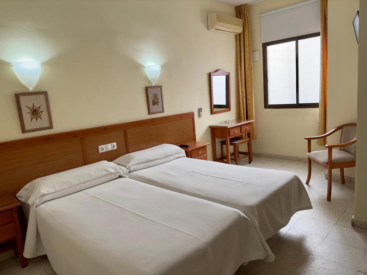 Hotel Cabello توريمولينوس المظهر الخارجي الصورة