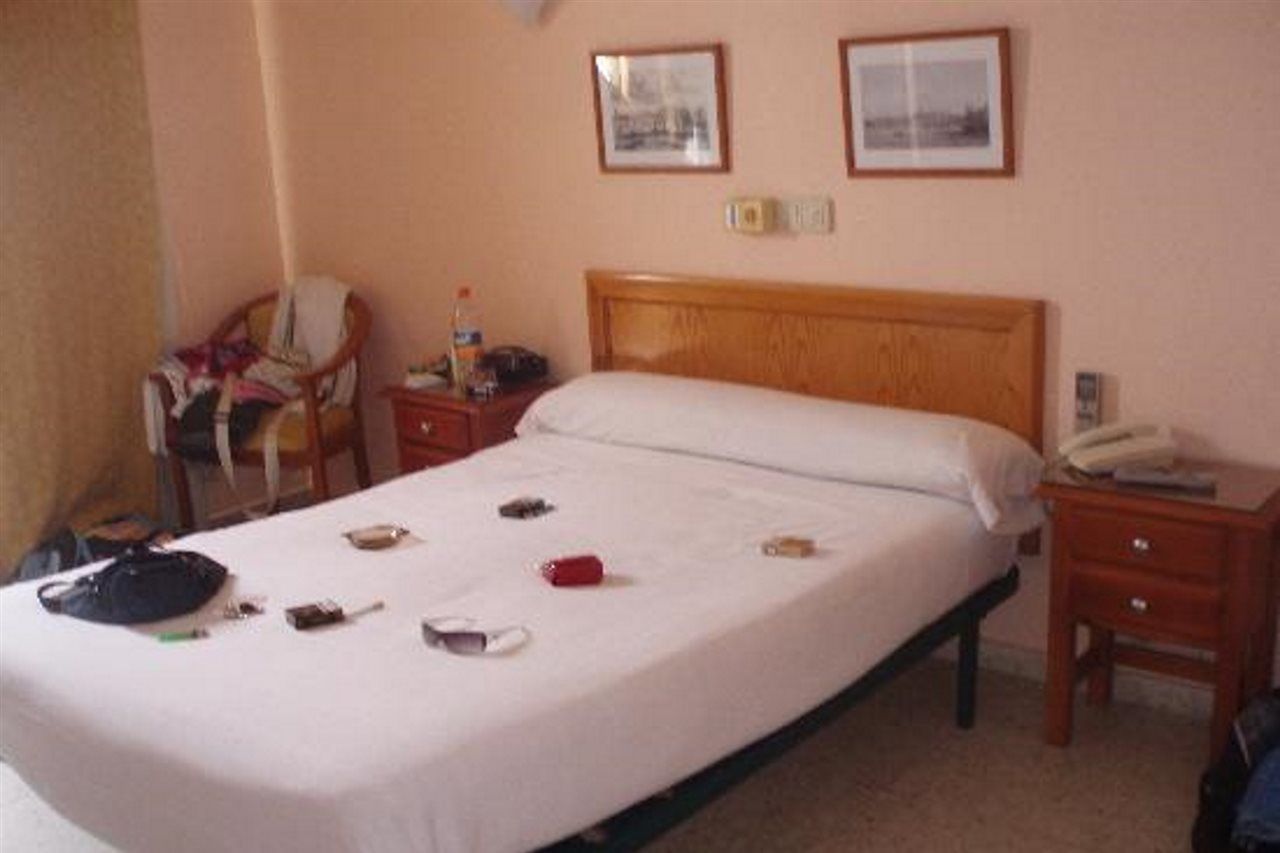 Hotel Cabello توريمولينوس المظهر الخارجي الصورة