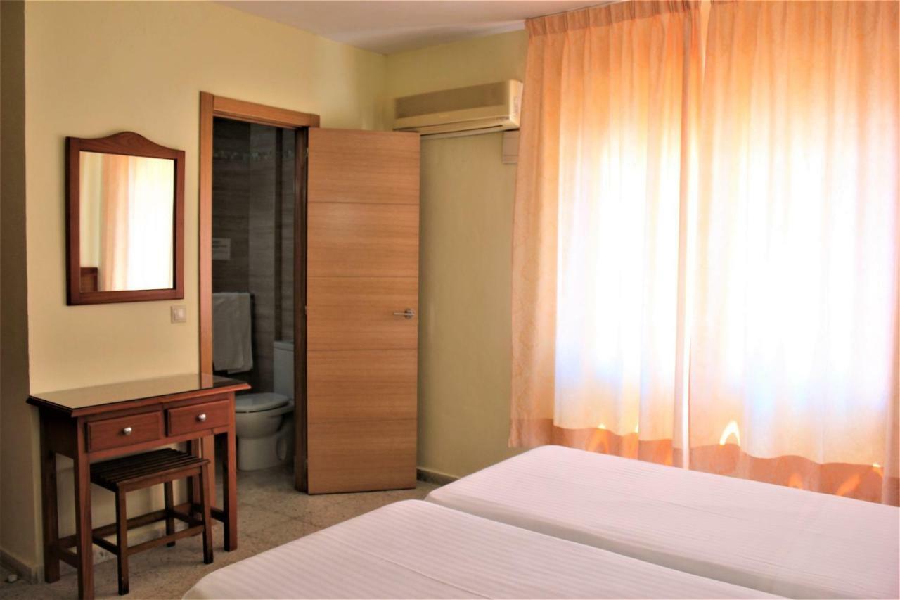 Hotel Cabello توريمولينوس المظهر الخارجي الصورة